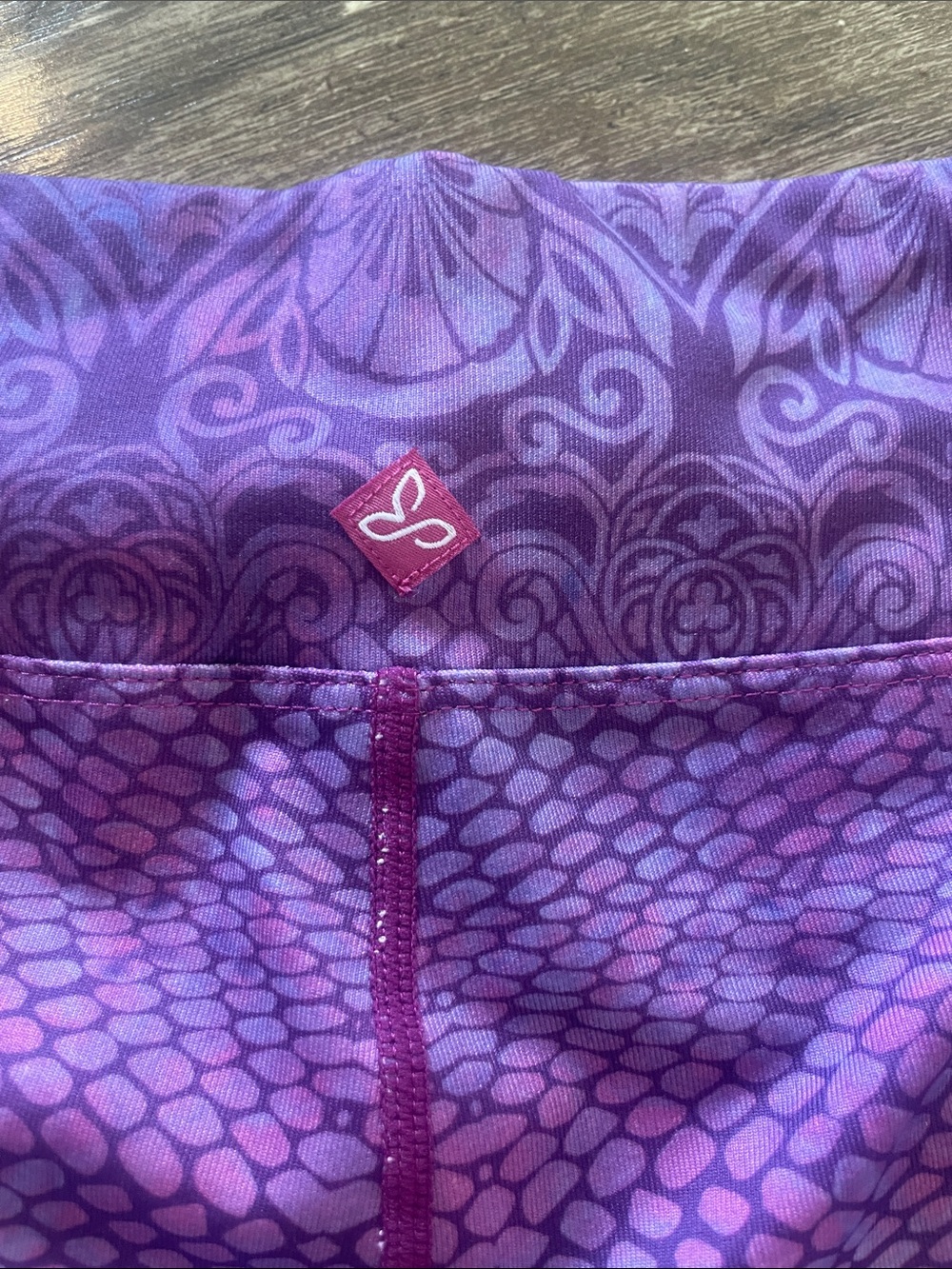 Prana Women’s Purple Capri Leggings with print Size Medium - Picture 6 of 7